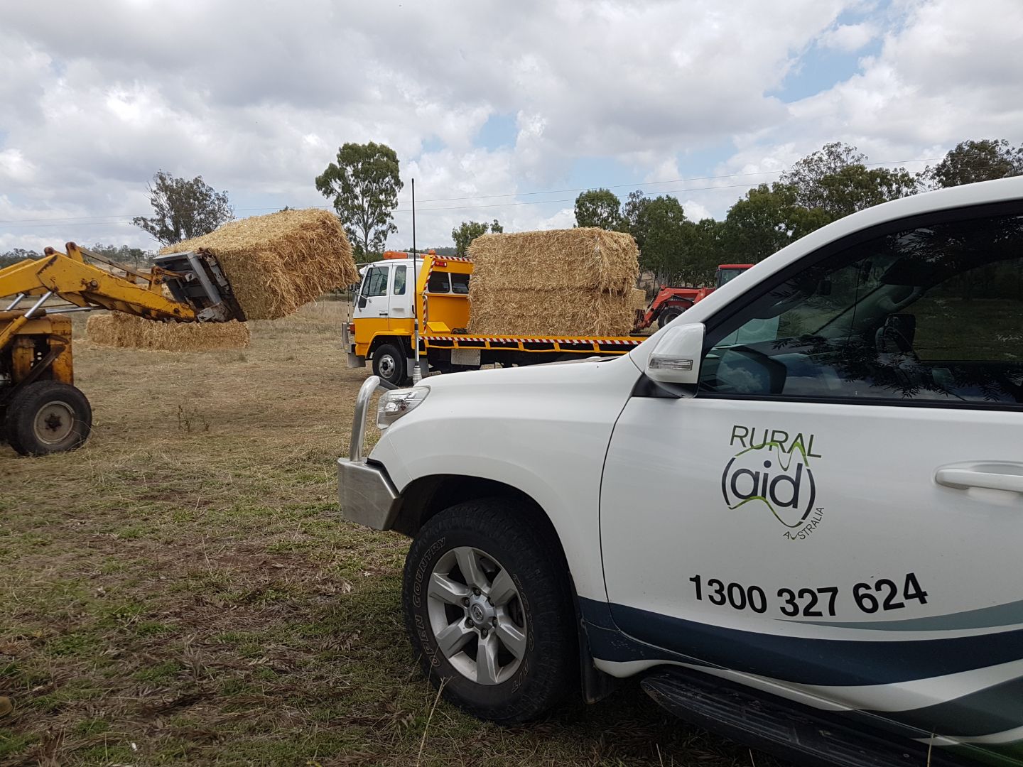 Gayndah farmers receive hay from Rural Aid