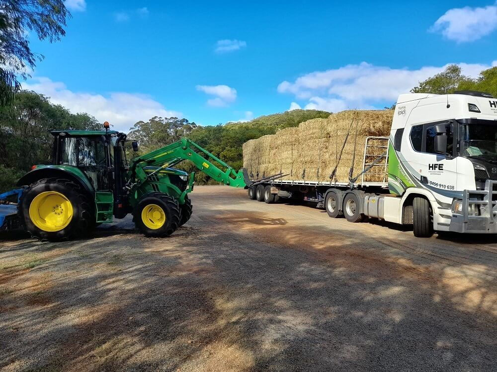 Rural Aid delivers hay to fire-affected WA farmers